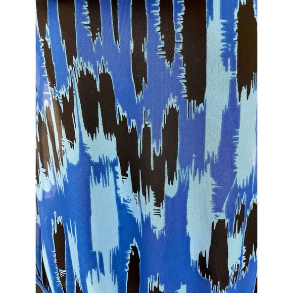 BCBGENERATION • Blue/Black Abstract Print Ruffle Trim V-Neck Tank Top - Picture 12 of 16